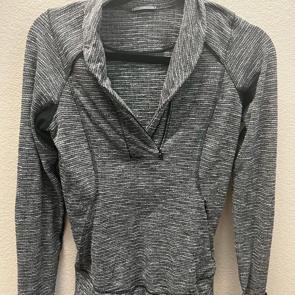 Lululemon size 6 half zip pullover, Heathered herringbone